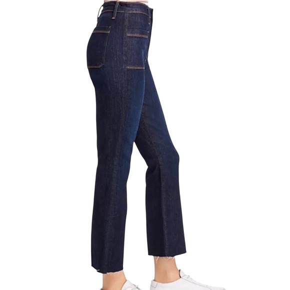 Frame - Le Bardot Crop Flare Raw Edge
Jeans in Sutherland Sz 28 - Picture 3 of 14